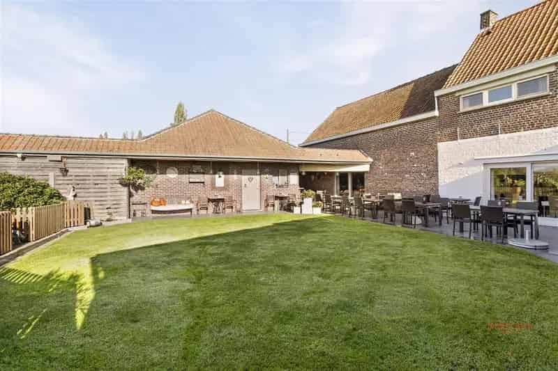 Huis te koop Deinze Gottem: Commercieel pand met parking