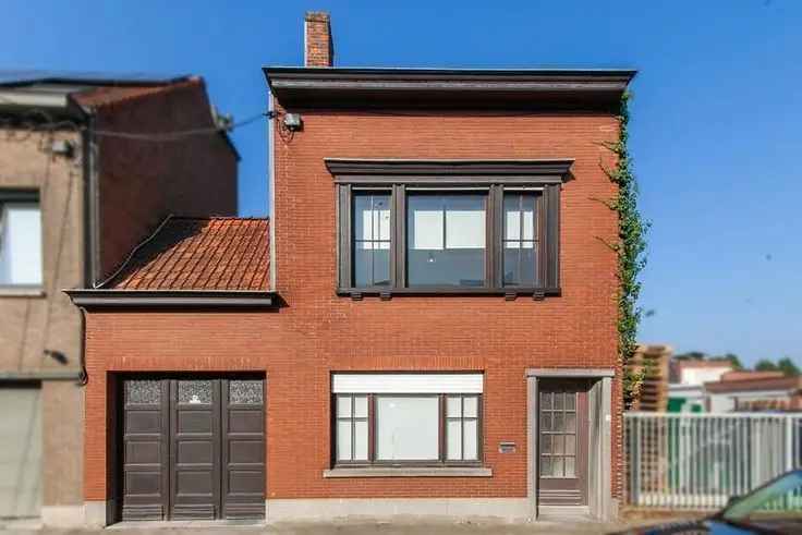 Huis te koop ruime half open woning met 2 slaapkamers in Kortrijk