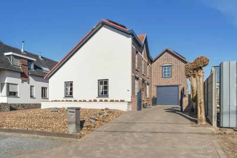 Gerenoveerde Vrijstaande Woning Met Zwembad Te Koop