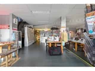 Handelshuis met Duplexappartement te Koop Merksem