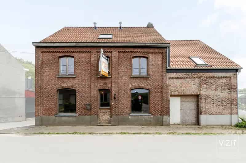 Ruime gezinswoning 5 slaapkamers Denderhoutem te renoveren