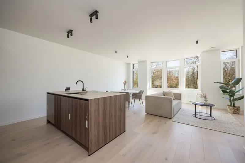 Appartement te koop Berchem: gerenoveerd met terras
