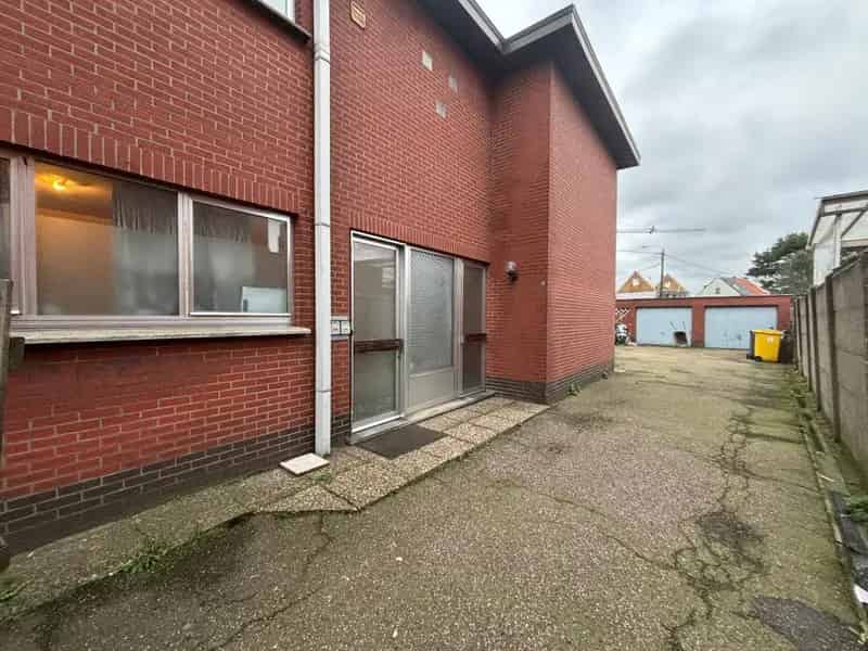 Opbrengsteigendom Balen 2 Studio's 2 Garages Te Renoveren