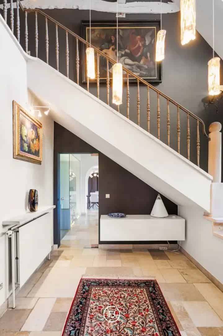 Huis te koop Idyllische villa met zwembad en dubbele garage