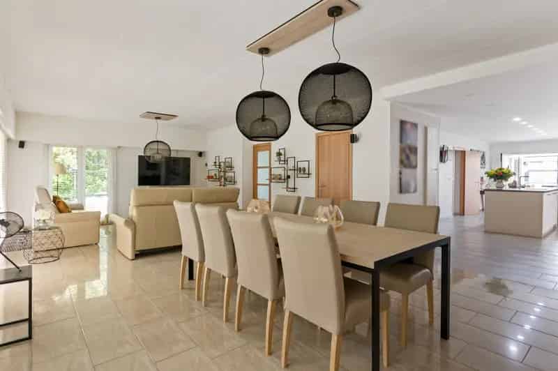 Ruime gezinswoning 645m² 4 slaapkamers Schoten