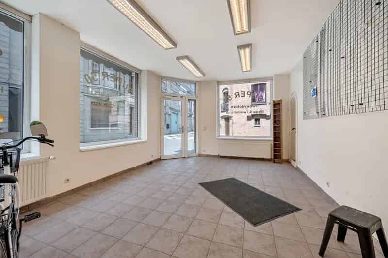 Te renoveren commerciële ruimte plus woning centrum