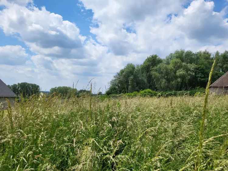 Prachtig gelegen bouwgrond voor open bebouwing op 923m² in het hartje van de Vlaamse Ardennen met panoramisch uitzicht op de velden.