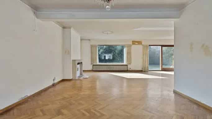 Te renoveren woning met praktijkruimte te Ruddervoorde