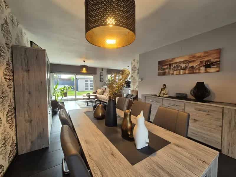 Rustig gelegen energiezuinige woning met garage.