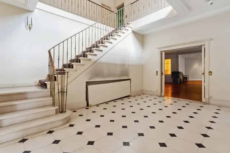 Huis te huur: Renovatieproject statige villa op 42ha