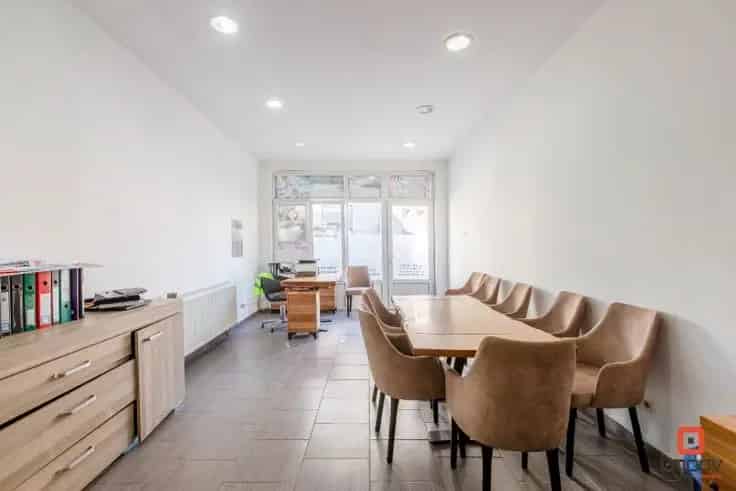 Huis Te Koop Dampoort: Ruime 5 Slaapkamers, Opsplitsbaar