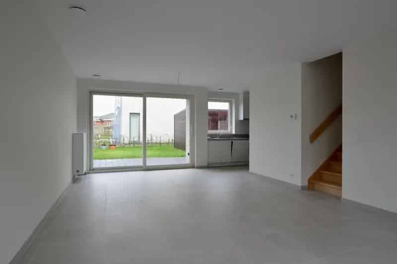 Nieuwbouwwoning 3 slaapkamers zongericht terras tuin