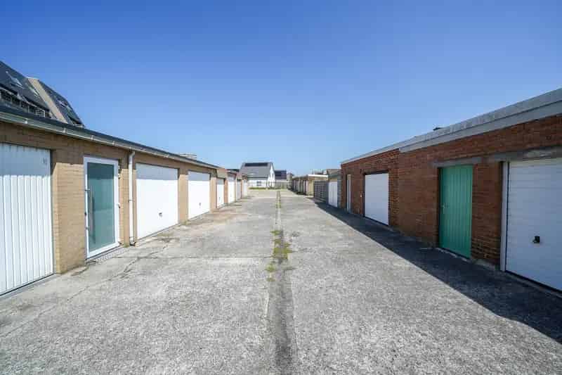Garagebox te Bredene Gunstige Locatie
