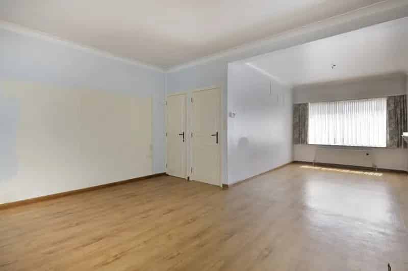 Huis te huur Kruibeke: 3 slaapkamers, te renoveren