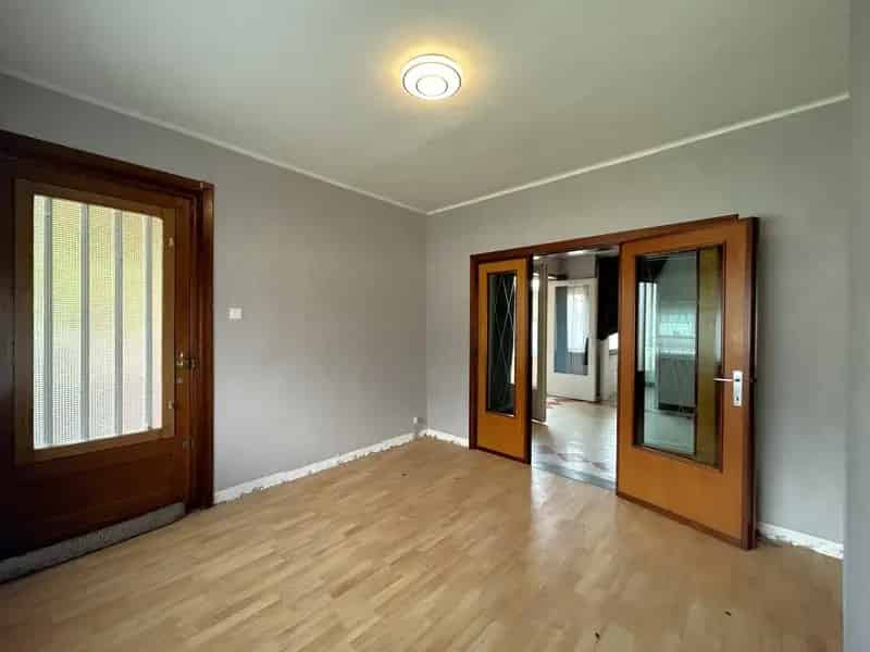 Te renoveren woning met loods Geel
