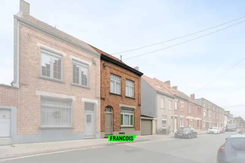 Ruime woning met tuin en garage vlakbij centrum Roeselare