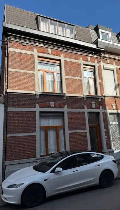Herenhuis Te Koop: Ruime gezinswoning met 4 slaapkamers en tuin