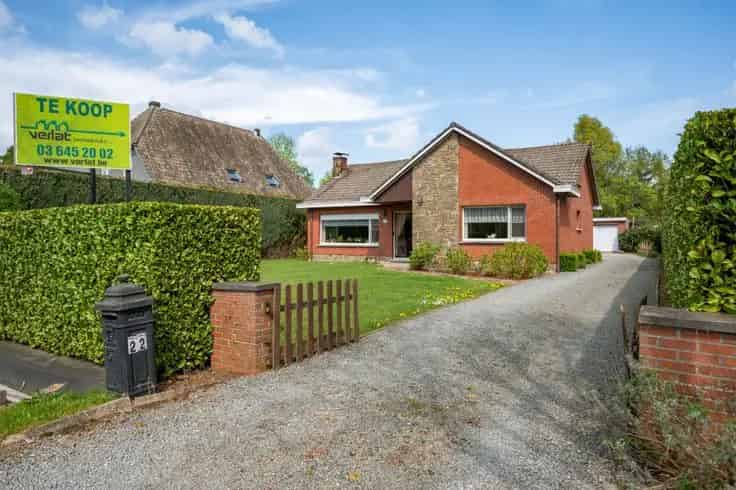 Huis Te Koop Schilde: Rustig gelegen woning met 3 slaapkamers en tuin