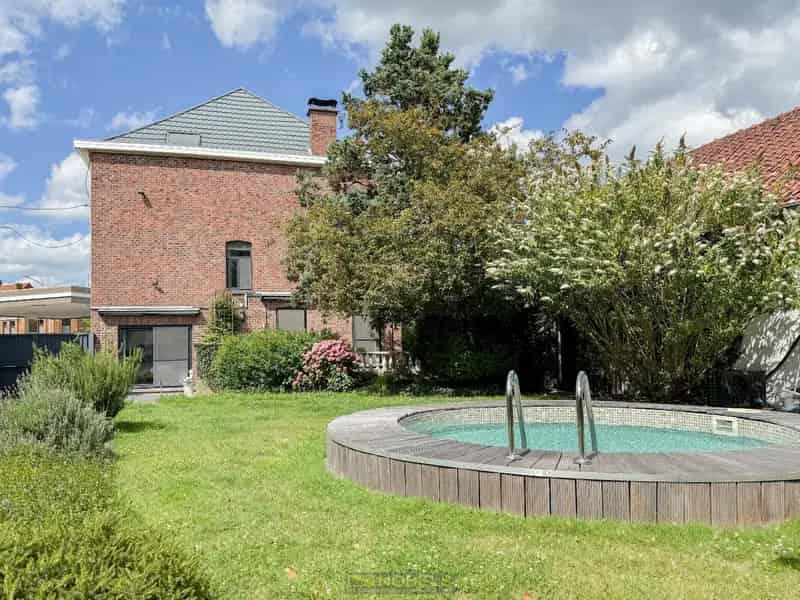 Huis te koop Zottegem: voormalige brouwerijwoning met zwembad