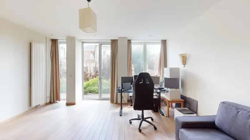 Appartement te Schaerbeek met Terras en Tuin Nabij Jubelpark