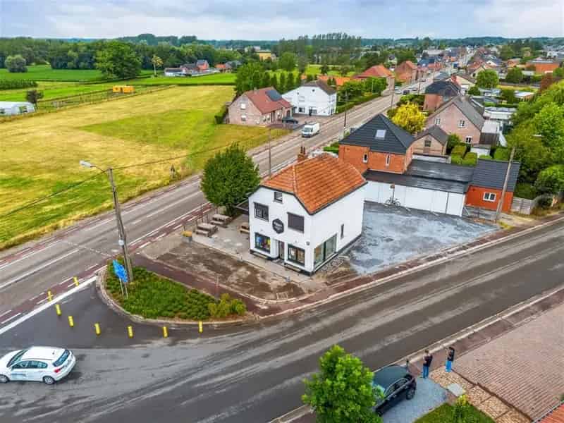 Opbrengsteigendom Nieuwerkerken: Handelspand met Appartement