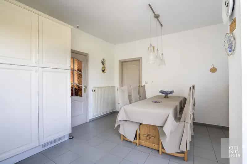 Huis te huur: Zeer ruime woning met twee studio's