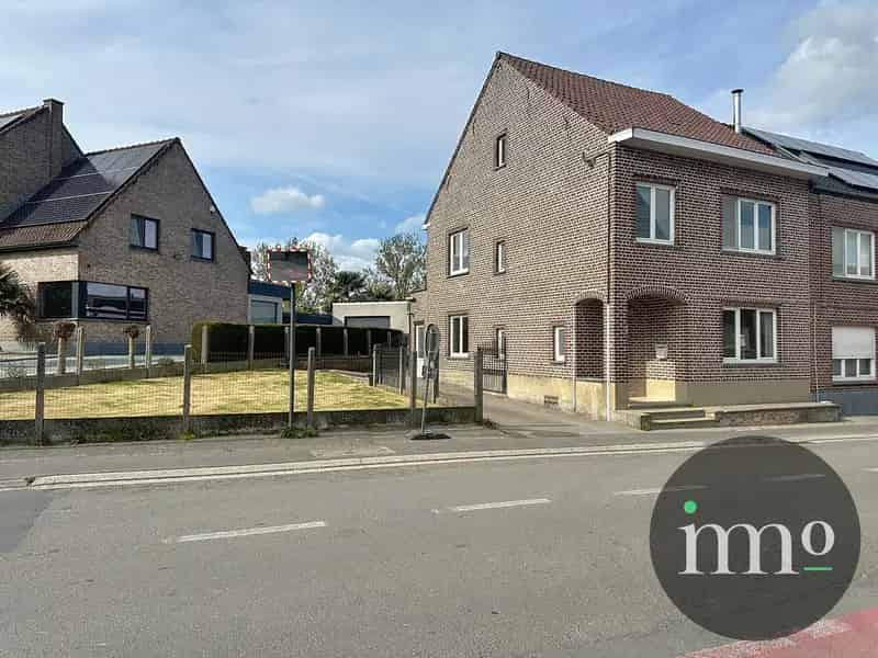 Gerenoveerde woning met garage te Pajottegem