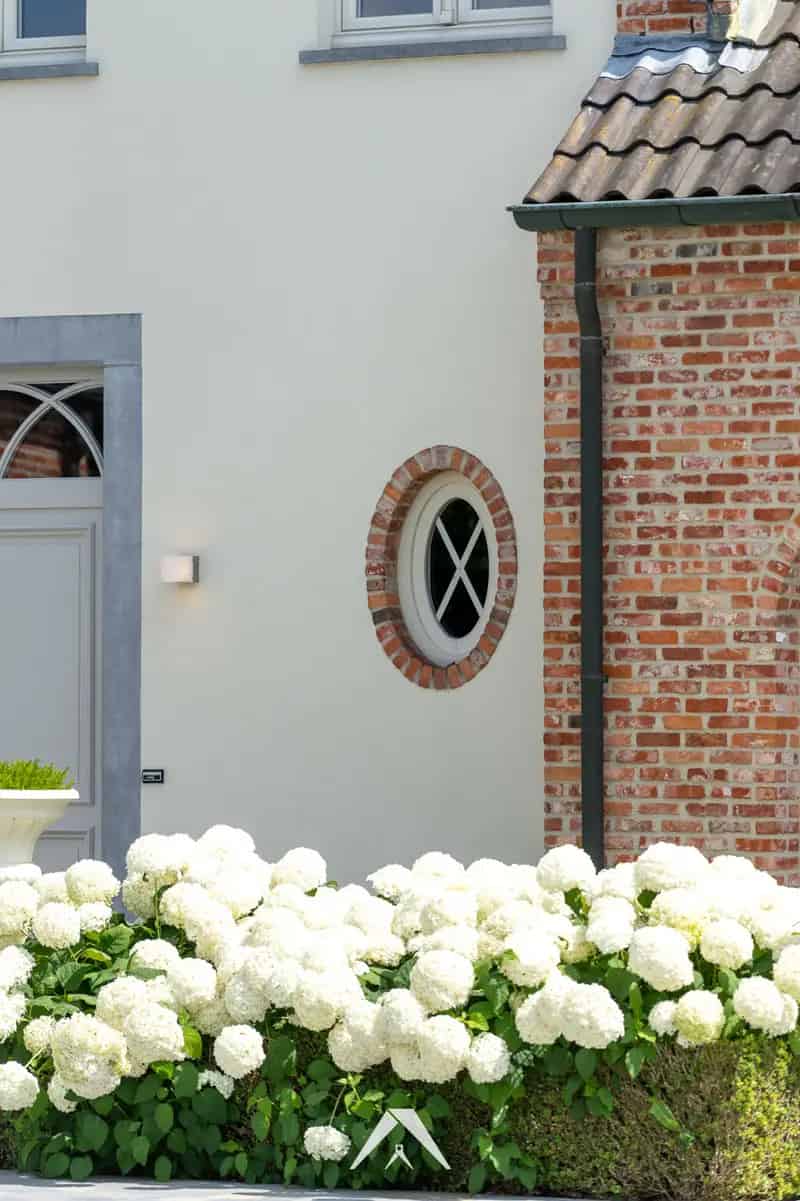 Huis te koop: Luxe villa met praktijk en zwembad