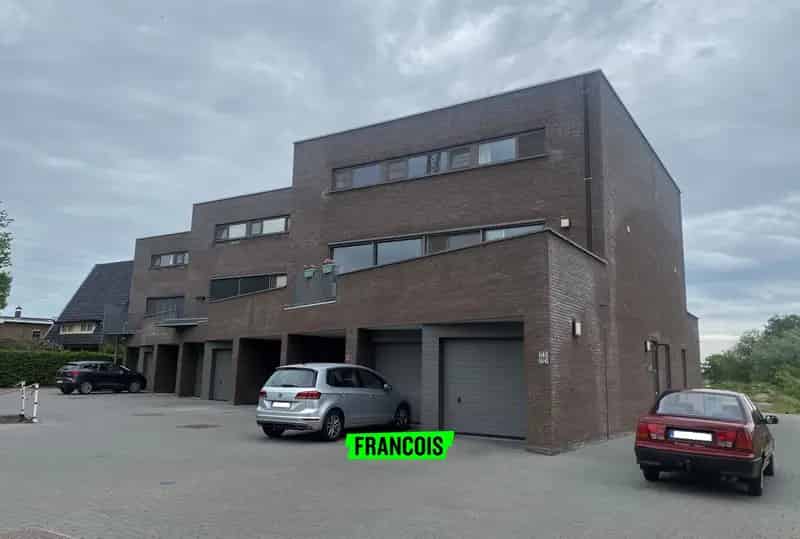 Duplexappartement 3 slaapkamers garage Oosteeklo