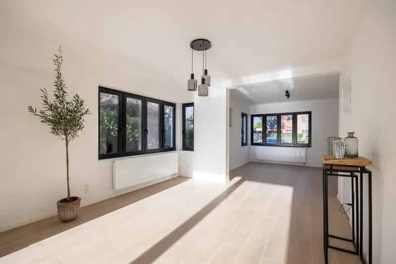 Vernieuwde woning centrum geliefde straat
