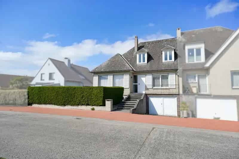 Huis te koop Stene: te moderniseren woning met tuin en garage