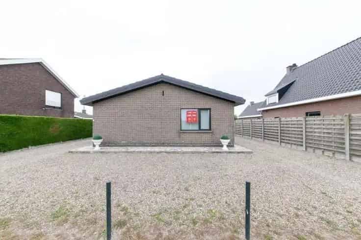 Bungalow Te Koop Te Renoveren Met Garagewerkplaats