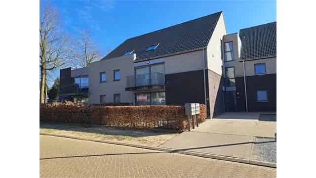 Appartement te koop: gelijkvloers met terras en parking