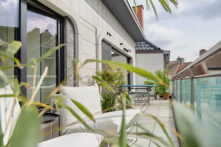 Penthouse te koop in Gent met verwarmd terras en moderne keuken