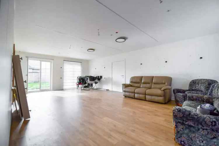 Ruime Woning Met Handelsruimte Bellem