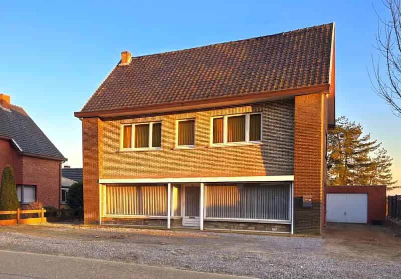 Huis te koop Lummen: Ruime woning met winkelruimte