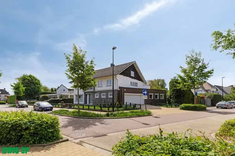Ruime Villa met 6 slaapkamers te koop