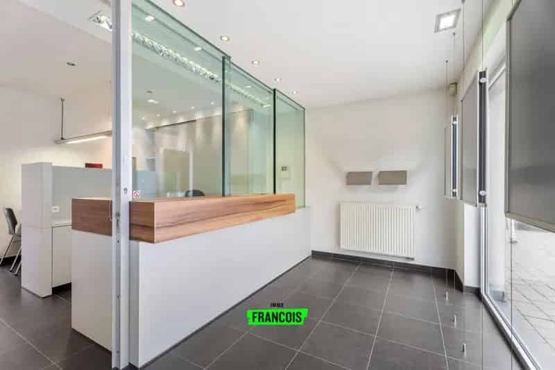 Gerenoveerde woning te Merkem - Kantoor met mogelijkheid tot woonhuis