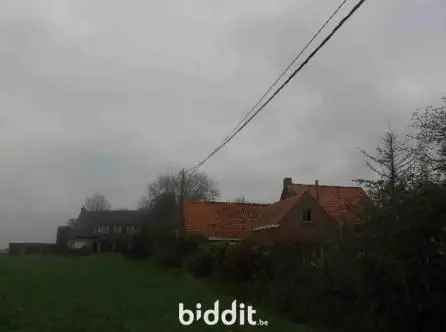 TE RENOVEREN OF TE SLOPEN WONING 8 ARE 86 CENTIARE