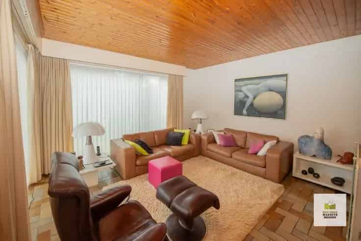 Huis Te Koop: Open Bebouwing met 2 Slaapkamers