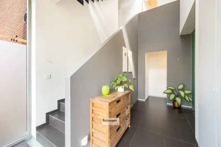 Huis te huur: Ruime 4 slaapkamer gezinswoning met garage en tuin