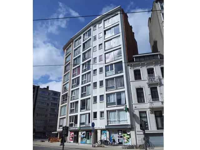 Appartement te huur Antwerpen -  gebouw 1960 - met lift