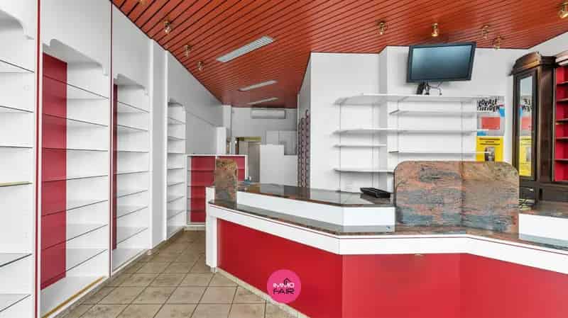 Polyvalent Handelspand met Duplexappartement Lanaken