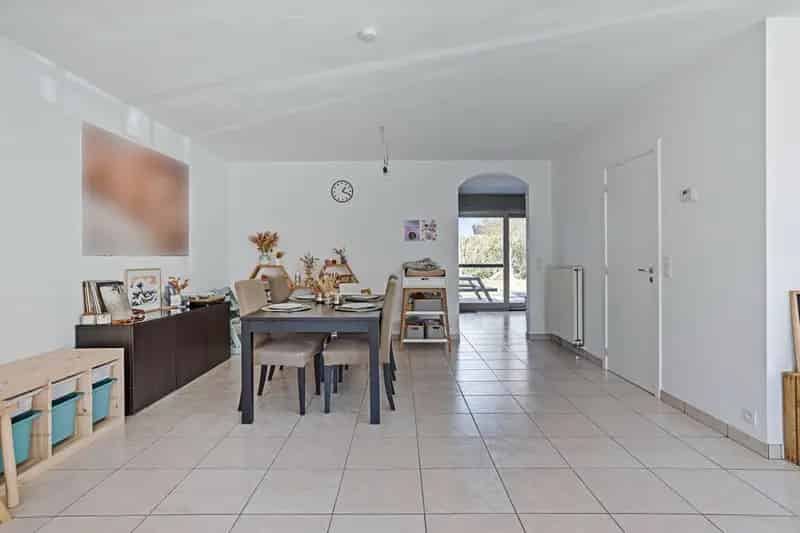 Instapklare woning 3 slaapkamers garage tuin 2004