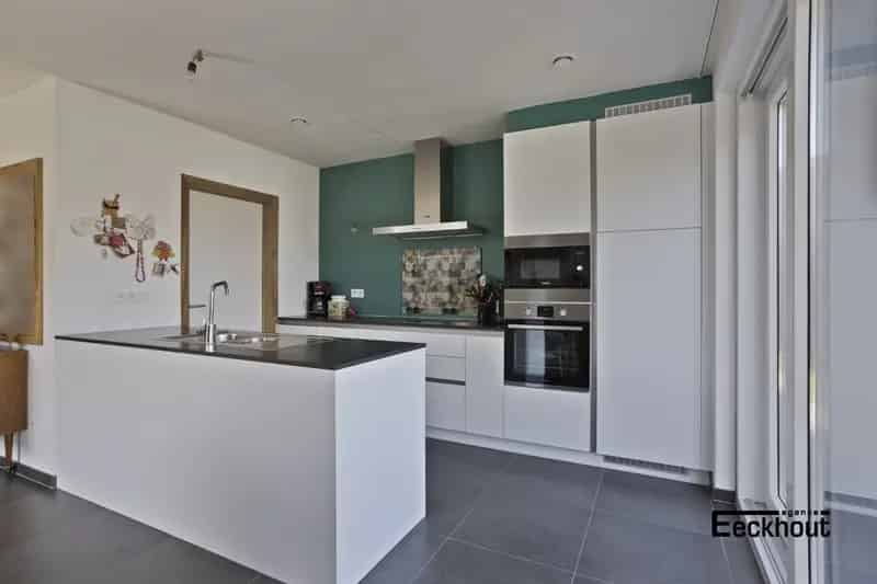 Recente Halfopen Woning Zonnige Tuin Rustige Wijk