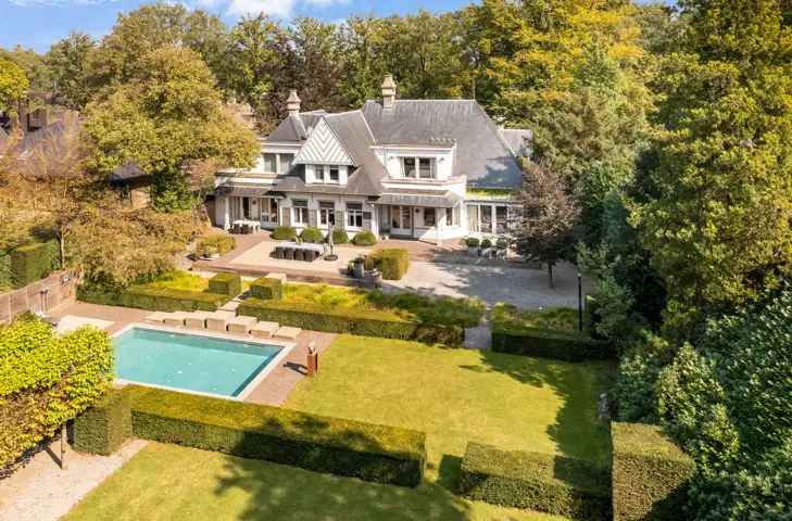 Villa te koop in Brasschaat met luxe en verfijning