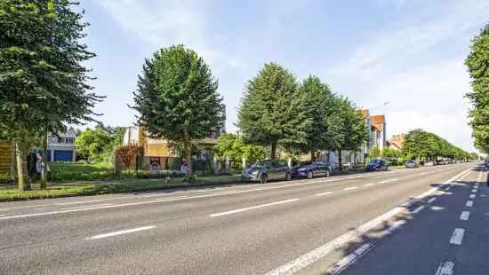 Bouwgrond te koop in De Panne met dubbele garage en zonnige tuin