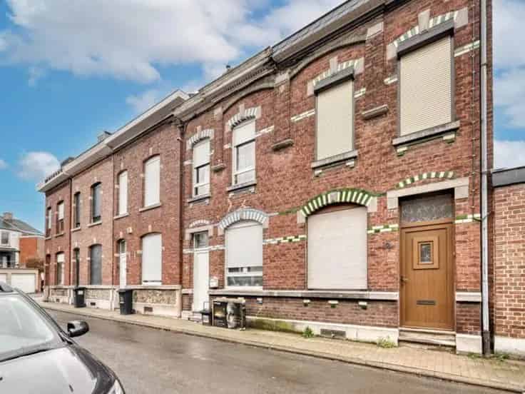 Huis Te Koop Nabij Winkels En Scholen