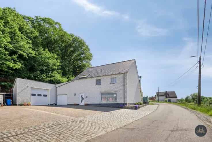 Huis Te Koop Rillaar: Ruime Woning met Loods en Bouwgrond Potentieel