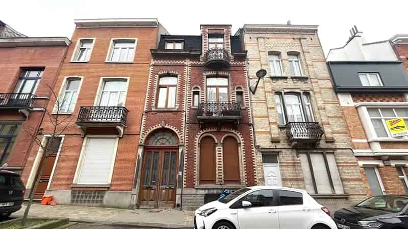 Huis te Etterbeek: 3 Appartementen en Duplex